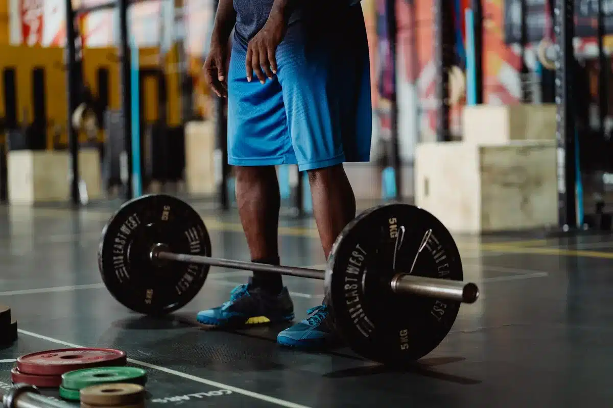Augmentation progressive des charges et de la durée d'entraînement pour adapter le muscle.