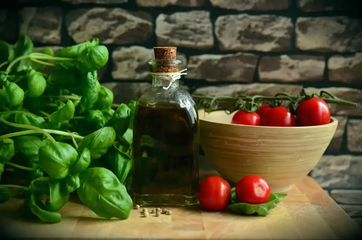 Régime méditerranéen : légumes frais, huile d'olive et aliments sains