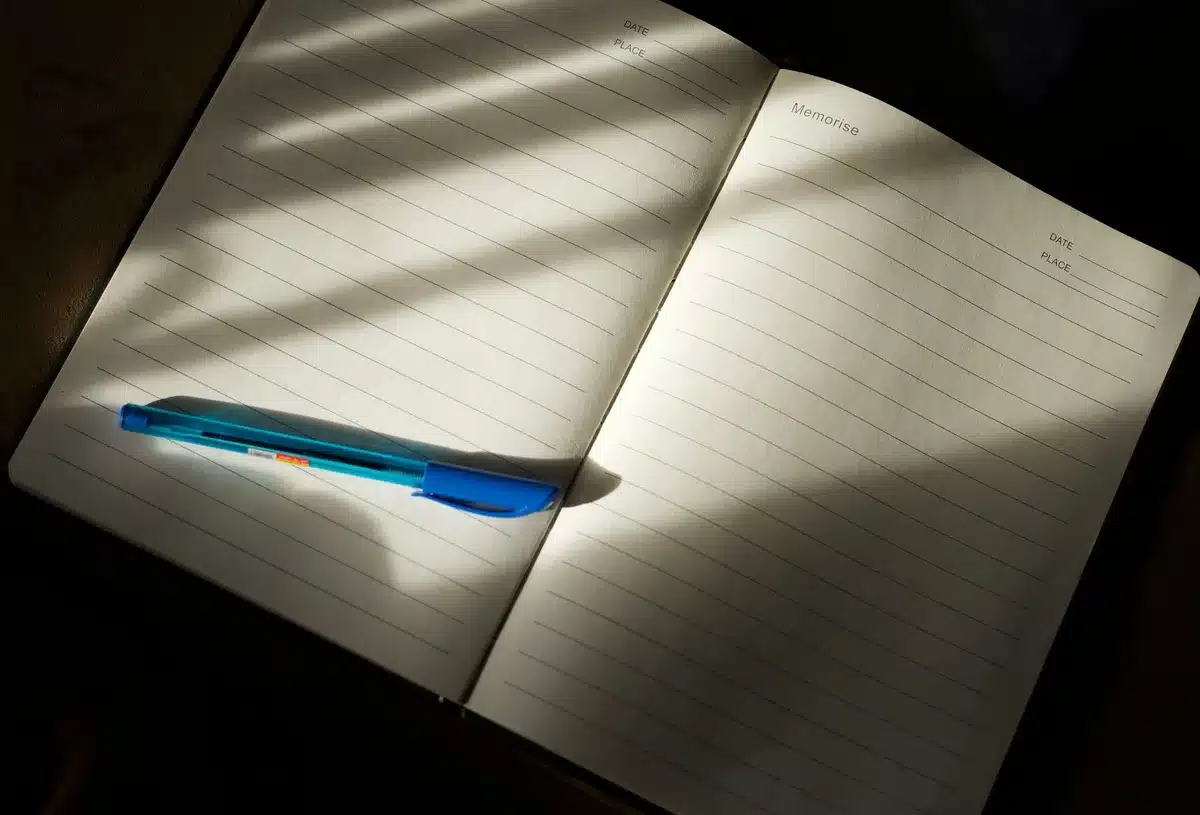 Vue d'un carnet de notes avec colonnes pour séries, répétitions et charges
